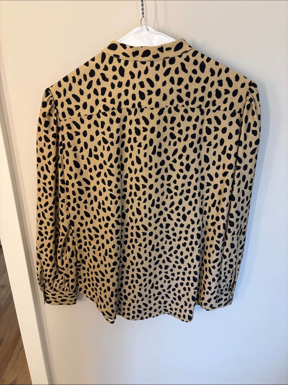 UNTUCKit Beige and Black Leopard Print Button-Front Blouse - Picture 2 of 3